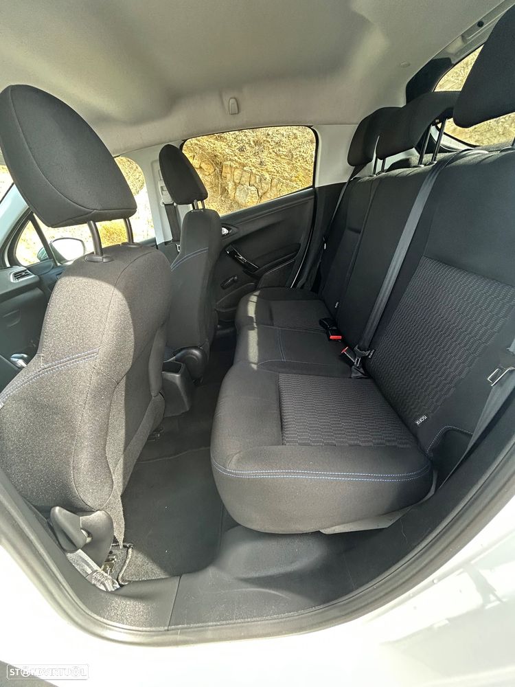 Peugeot 208 1.2 PureTech Style - 28