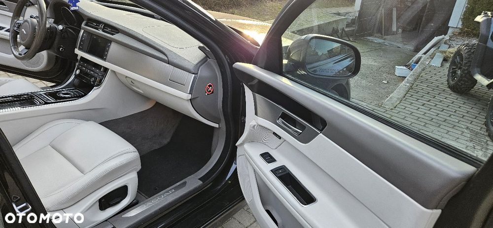 Jaguar XF 3.0 V6 Prestige - 32
