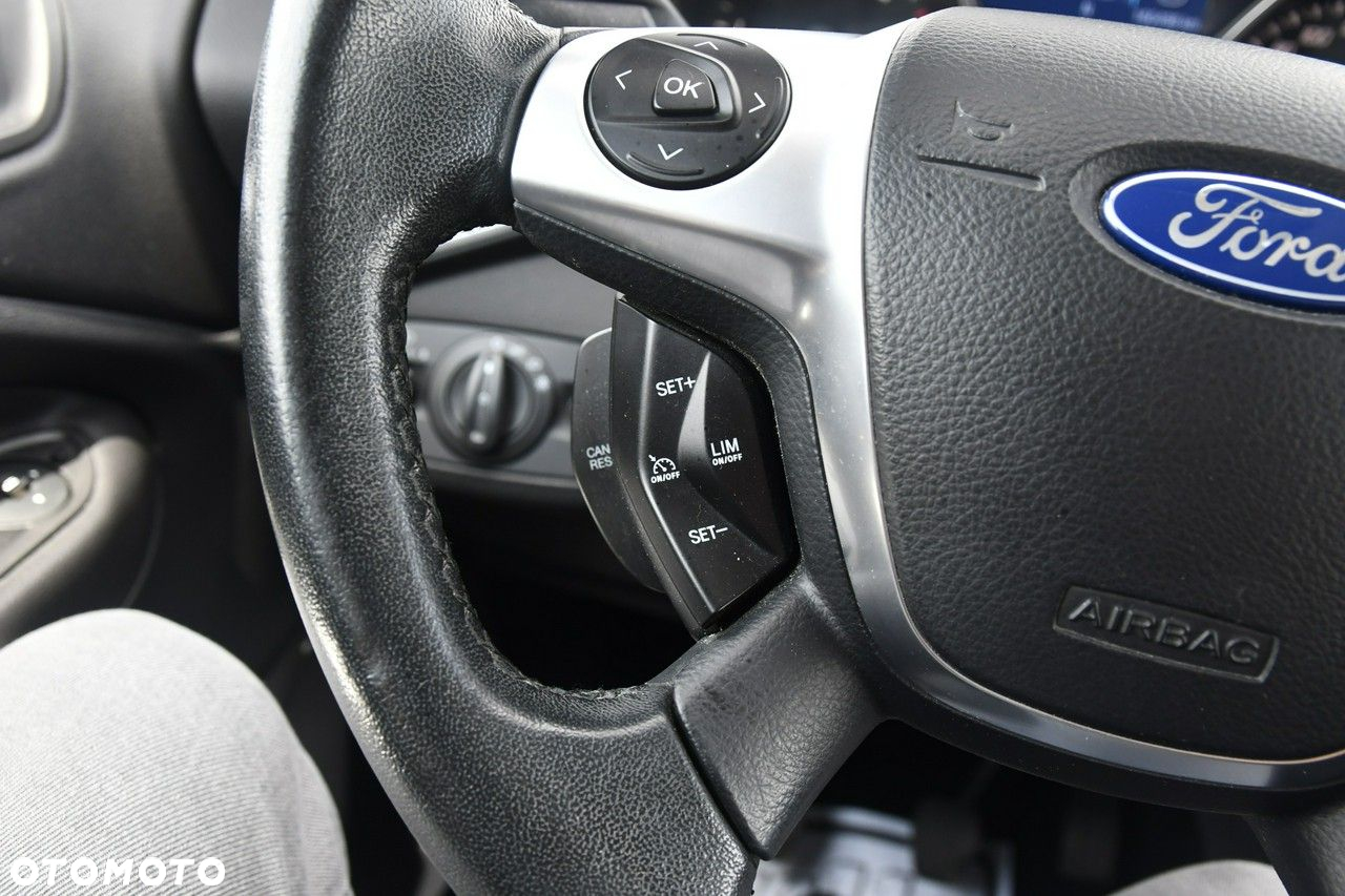 Ford Kuga - 27