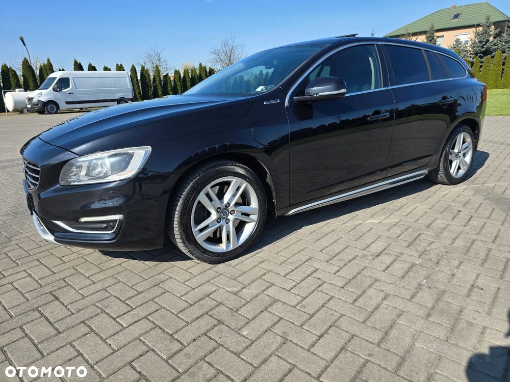 Volvo V60 D6 AWD Plug-in Hybrid R-Design Summum - 6