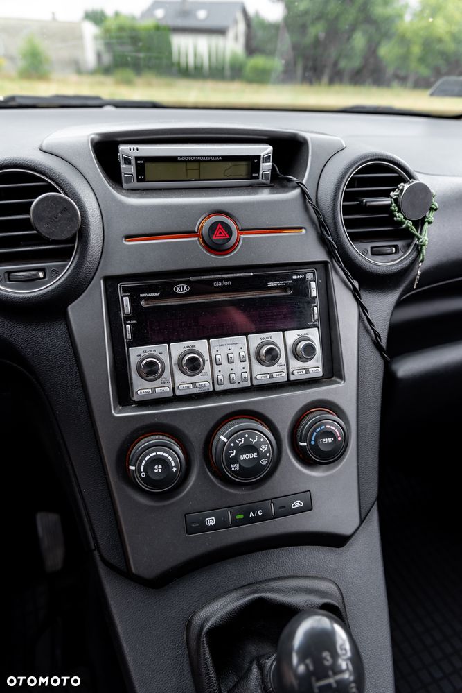 Kia Carens 2.0 EX - 31