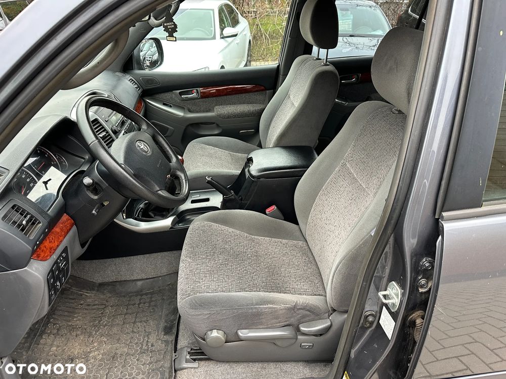 Toyota Land Cruiser - 17