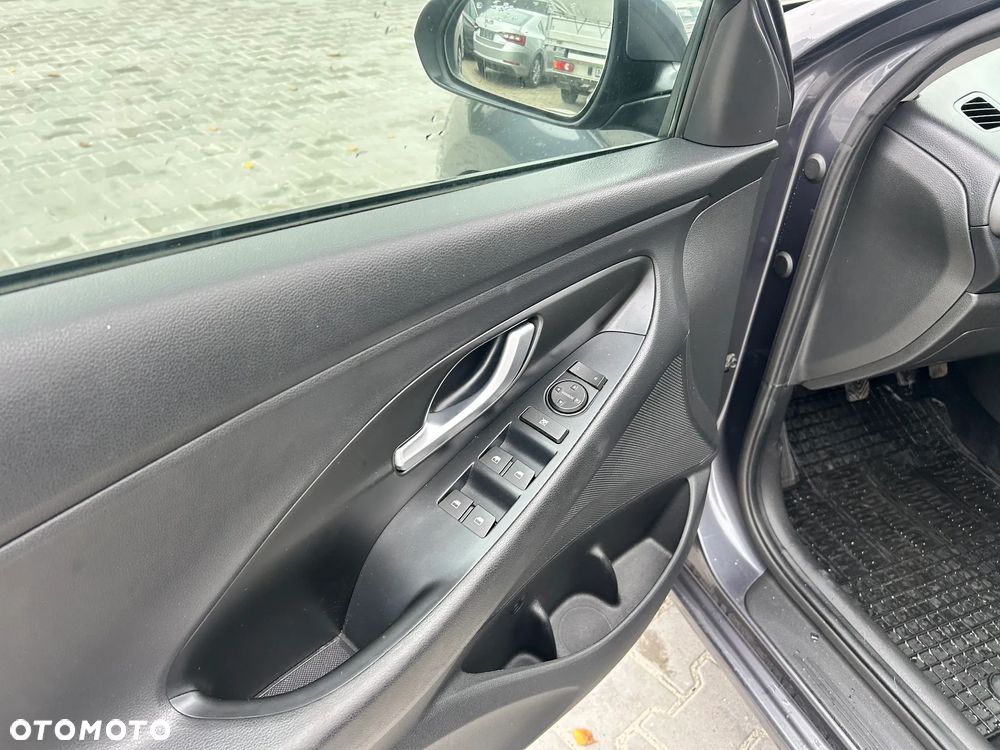 Hyundai i30 1.4 Classic + - 9