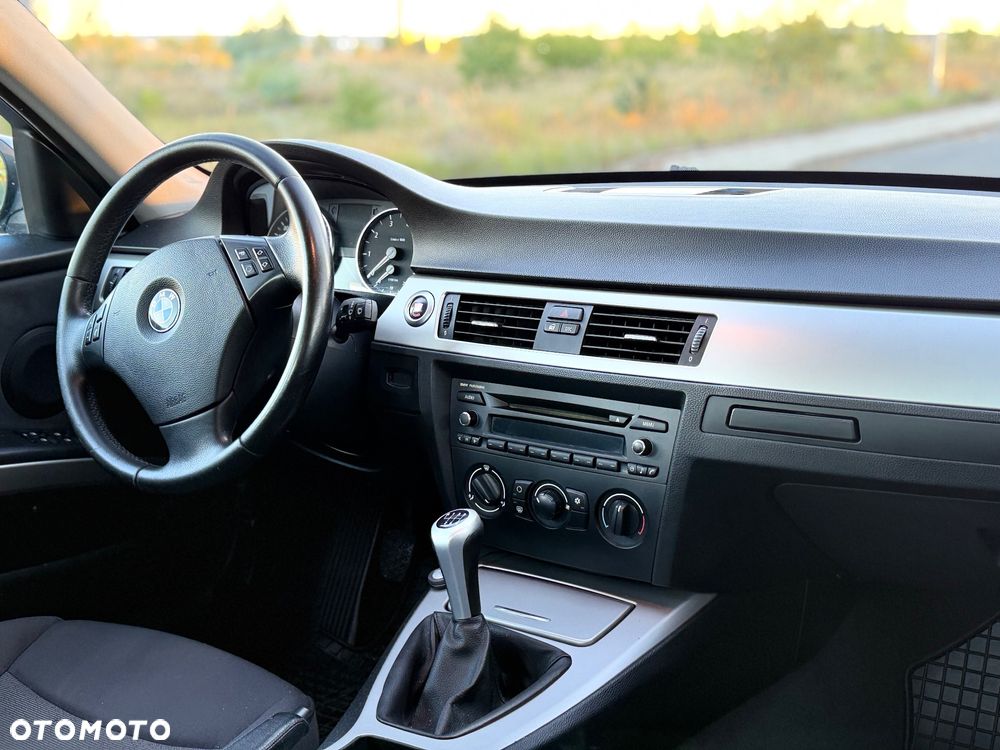 BMW Seria 3 320i - 7
