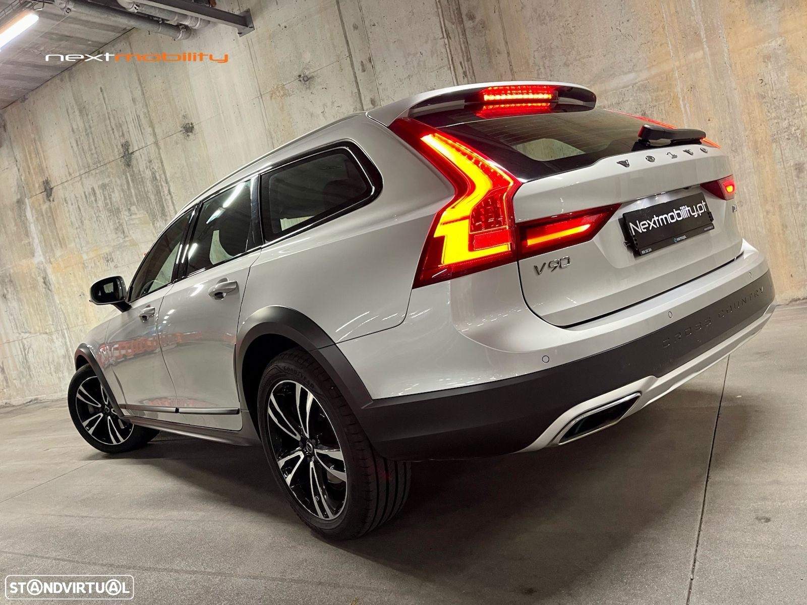 Volvo V90 Cross Country 2.0 D4 Pro AWD Geartronic - 4