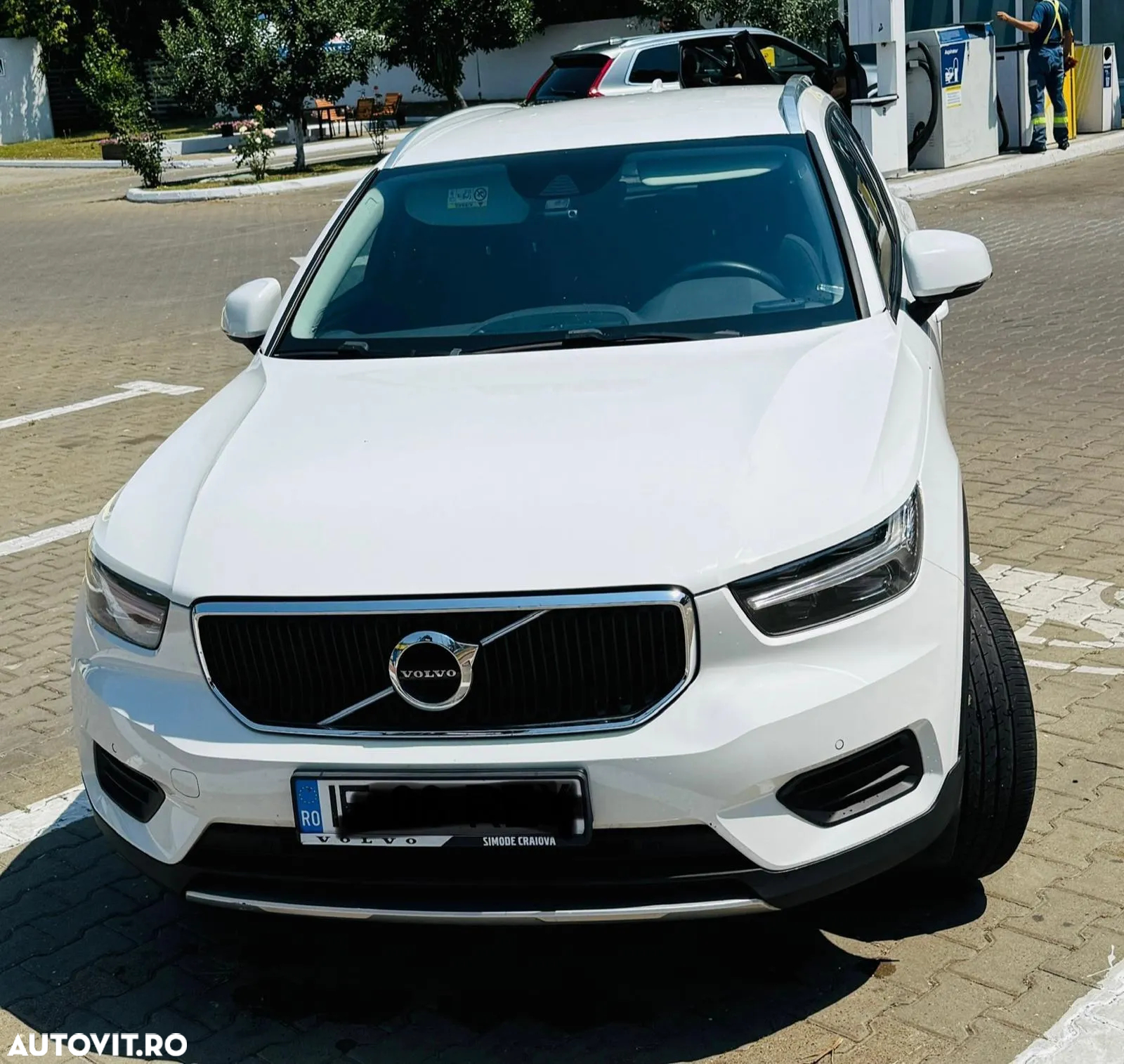Volvo XC 40 B4 AT8 AWD Mild Hybrid Momentum Pro - 9