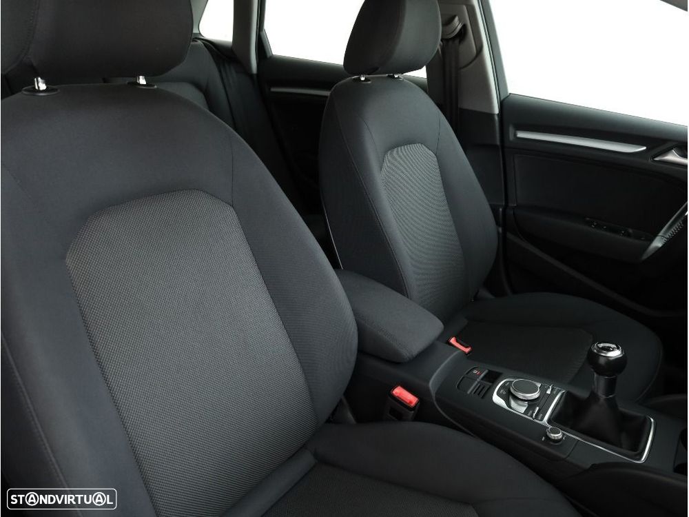 Audi A3 Sportback 30 TDI - 16