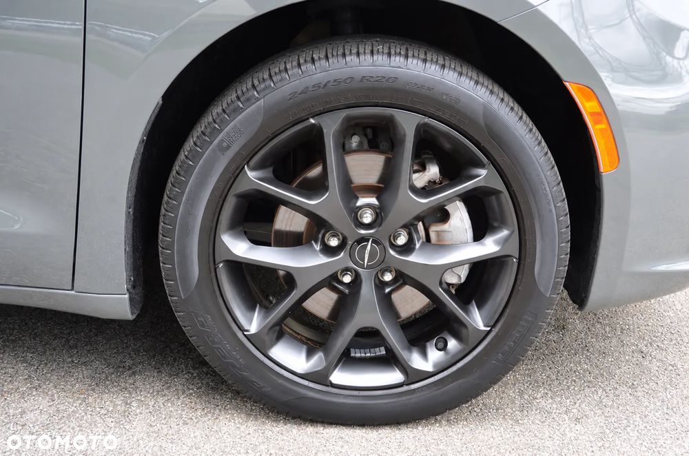 Chrysler Pacifica - 12