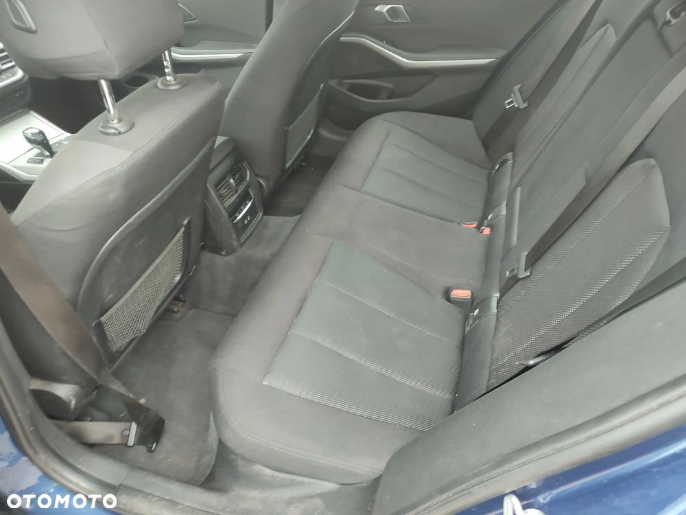 BMW Seria 3 318d Sport Line Shadow - 10