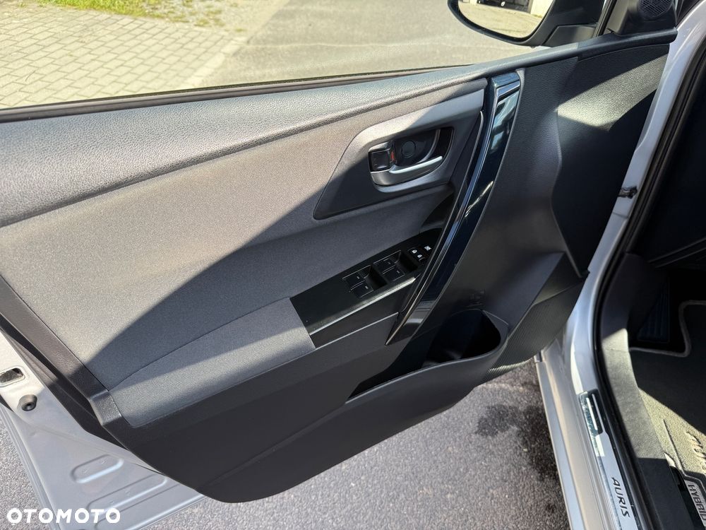 Toyota Auris Hybrid 135 Prestige - 17