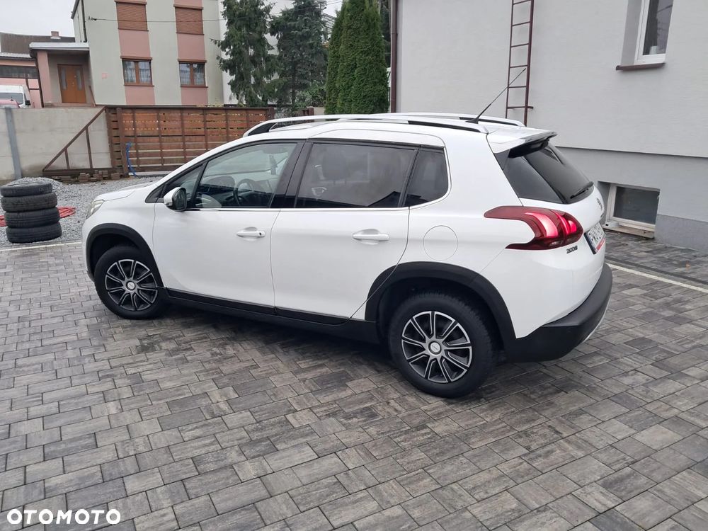 Peugeot 2008 1.2 Pure Tech Active S&S - 11