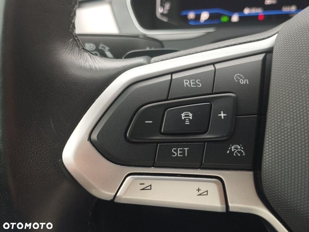 Volkswagen Passat - 12
