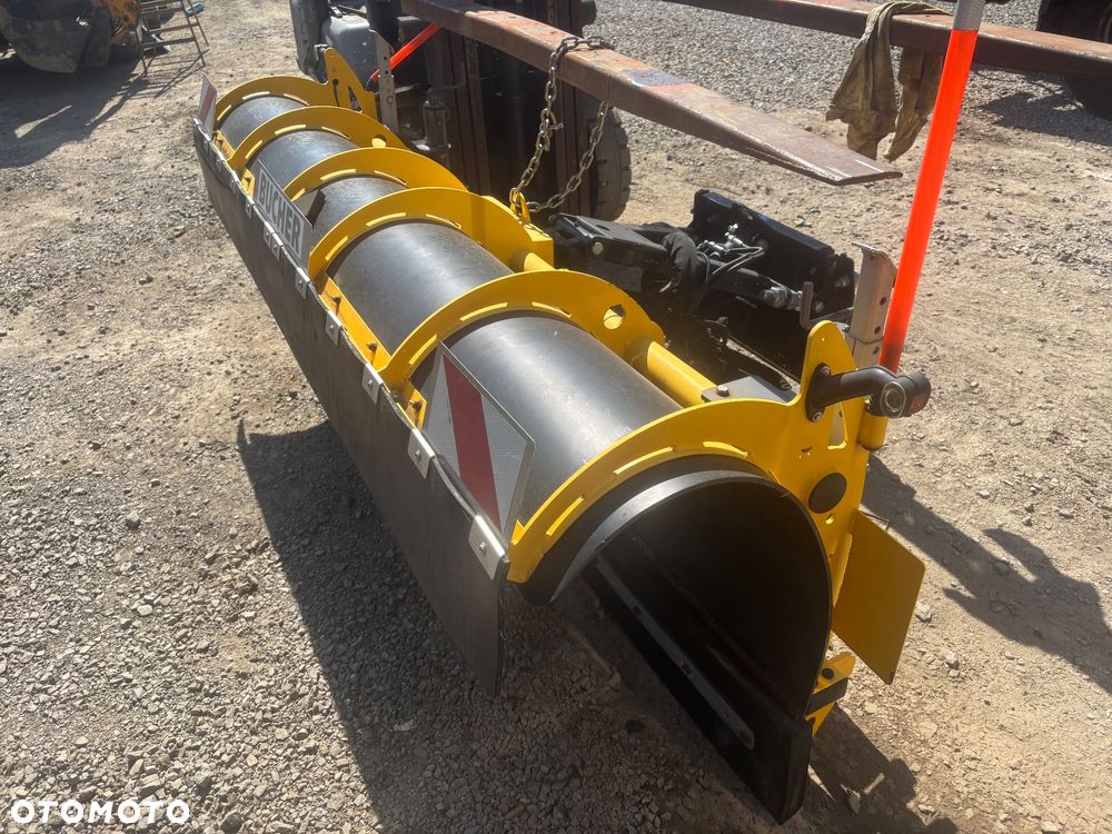 Mercedes-Benz AROCS 1824 4X4 Piaskarka solarka pług - 13