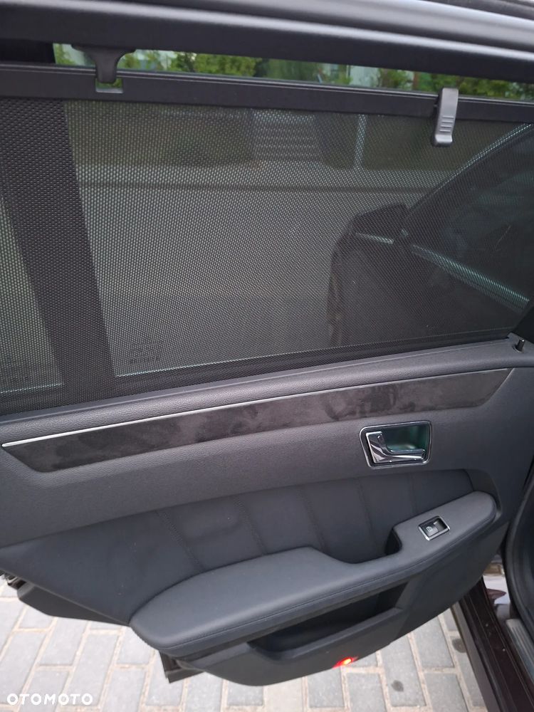 Mercedes-Benz Klasa E 200 CGI BlueEFFICIENCY Automatik - 36