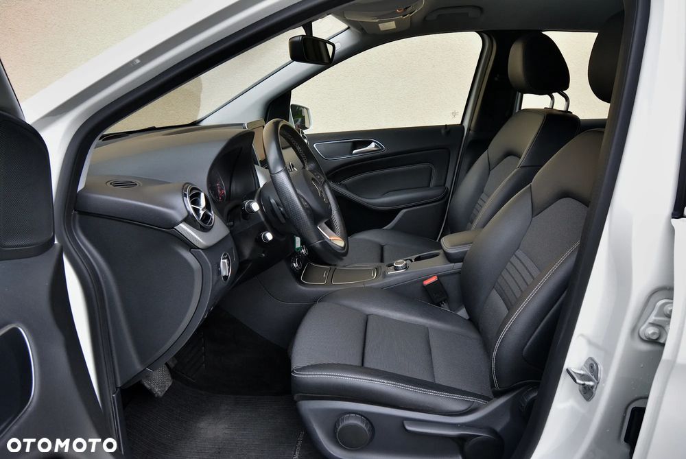 Mercedes-Benz Klasa B 200 7G-DCT Urban - 18