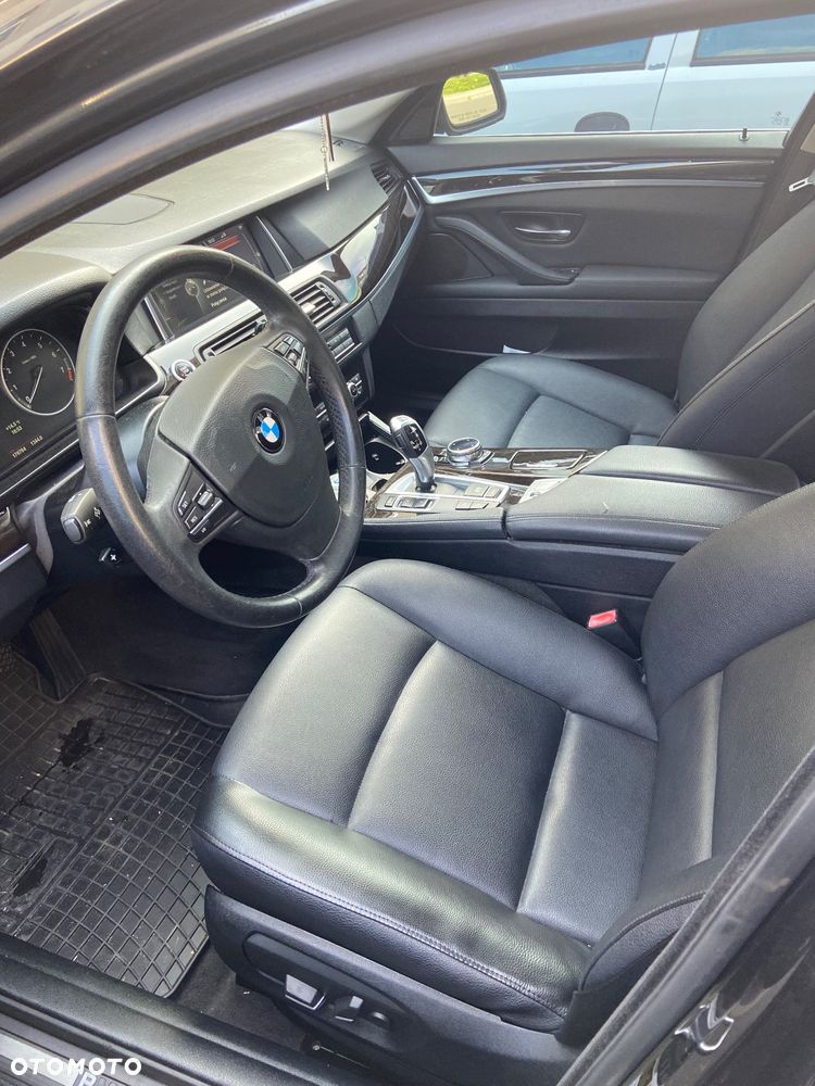 BMW Seria 5 528i Luxury Line - 9