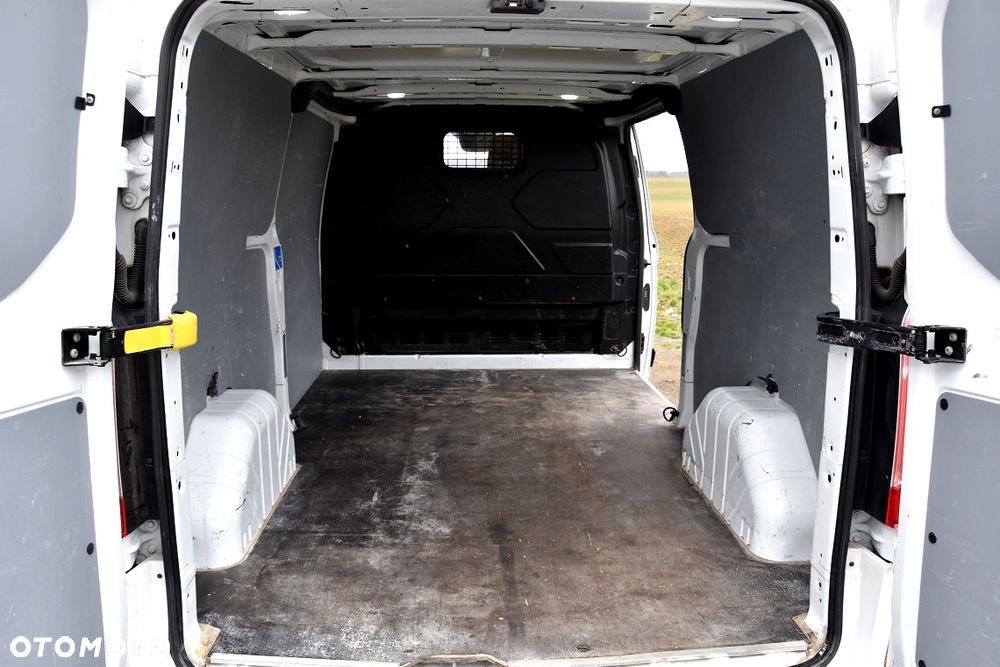 Ford TRANSIT CUSTOM 300 L2H1 - 11