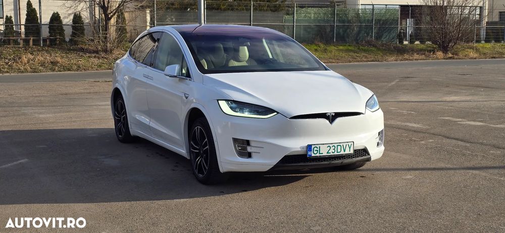 Tesla Model X - 3