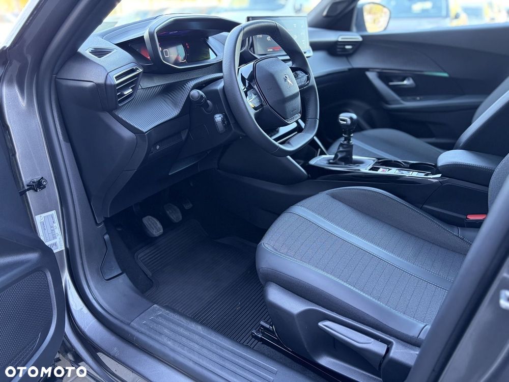 Peugeot 2008 - 8