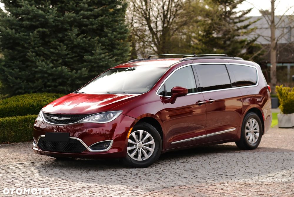 Chrysler Pacifica - 12