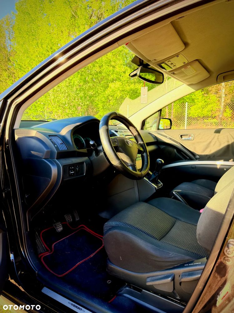 Toyota Corolla Verso 2.2 D-4D X 7os - 7