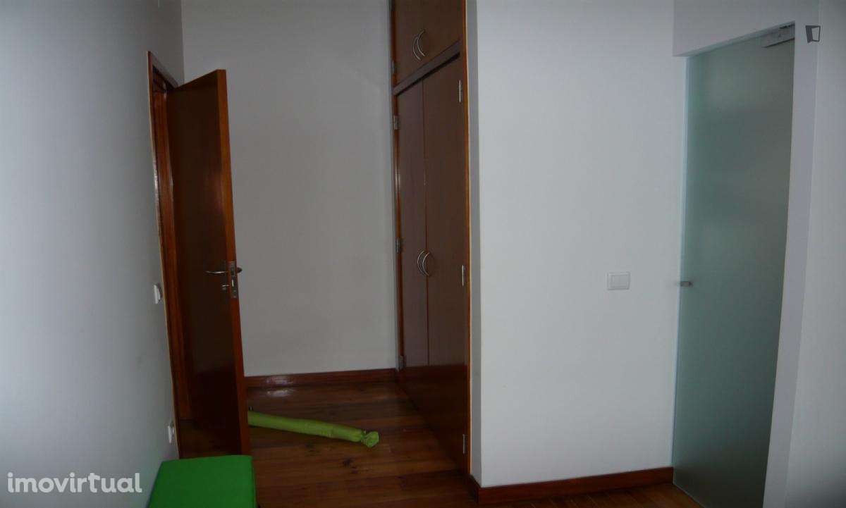 Quarto - localizado em Cidral Coimbra - Grande imagem: 2/12