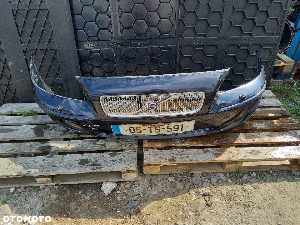 Zderzak przód przedni Volvo v70  05r. kod A981 - 1