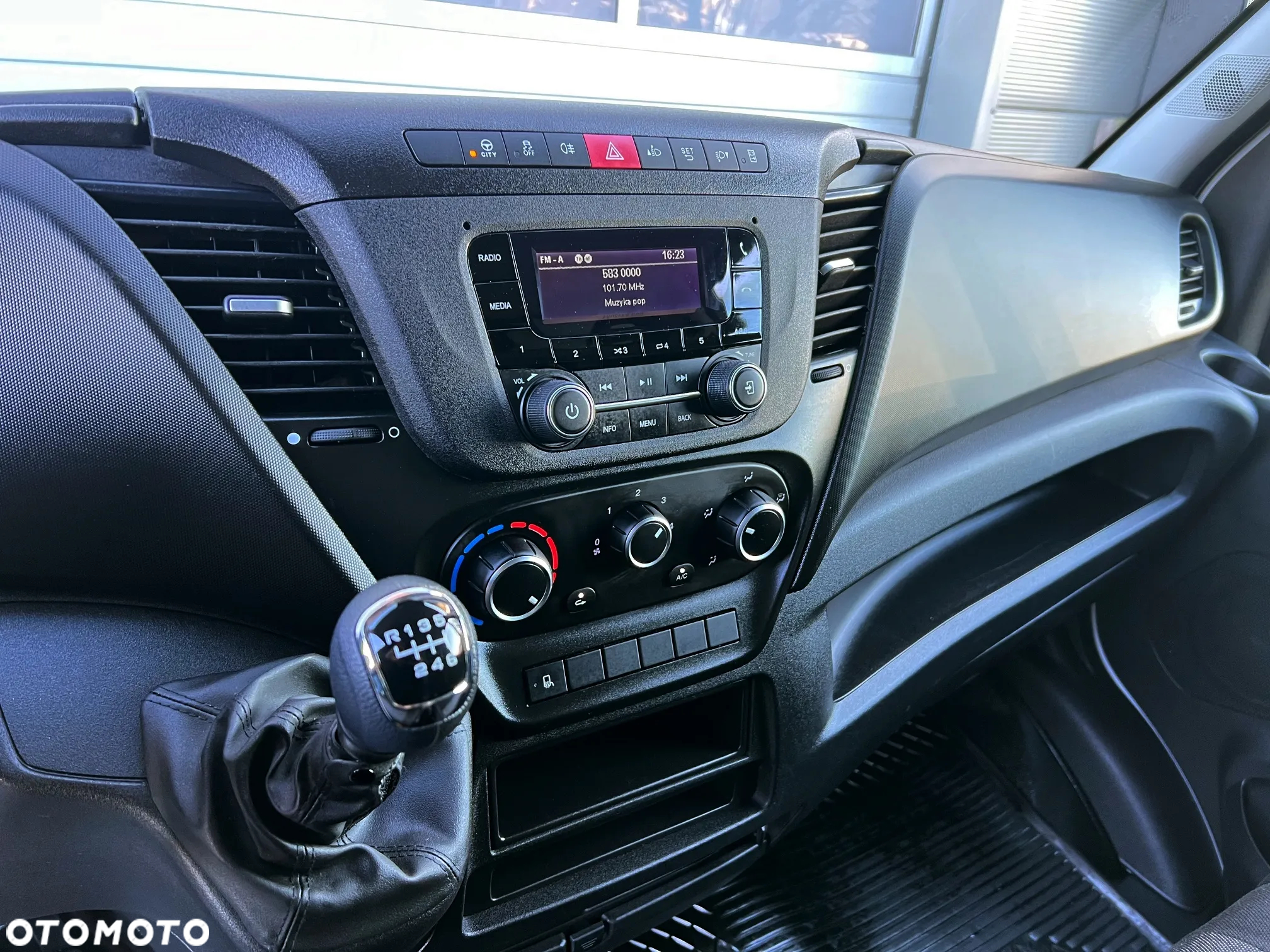 Iveco Daily 35S16 3.0 Kontener Chłodnia Izoterma 3x Drzwi Salon PL, Jeden Właściciel - 16