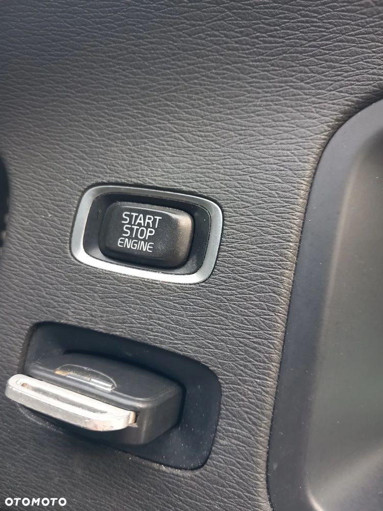 Volvo V60 D6 AWD Plug-in Hybrid Summum - 33