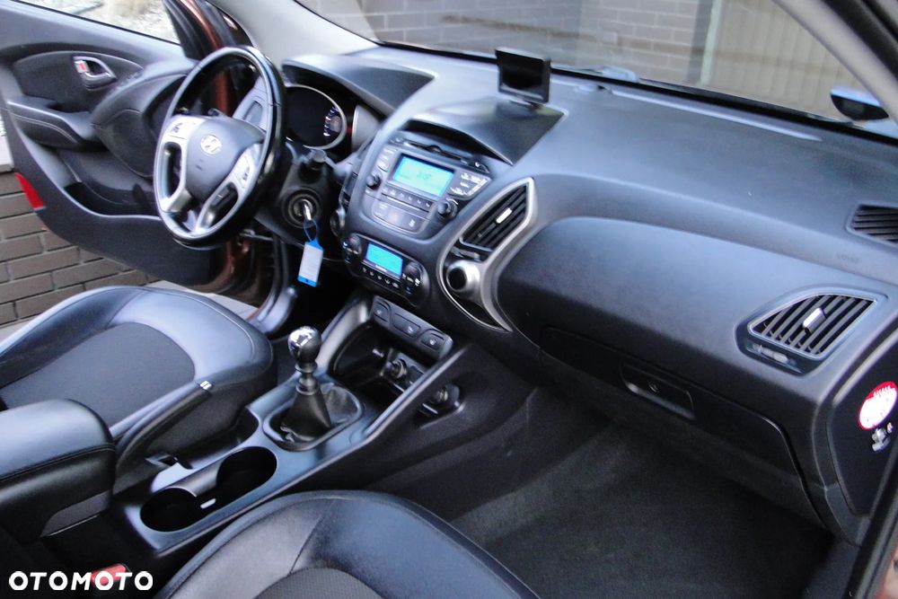 Hyundai ix35 2.0 CRDi 4WD Fifa World Cup Gold Edition - 13