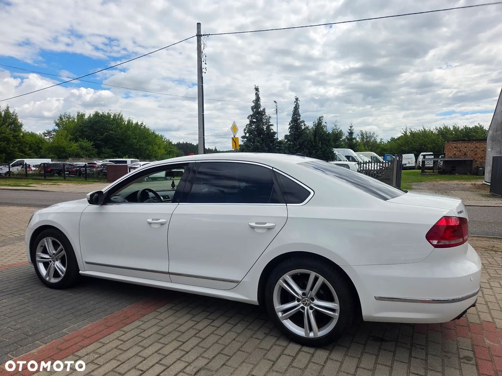 Volkswagen Passat - 1