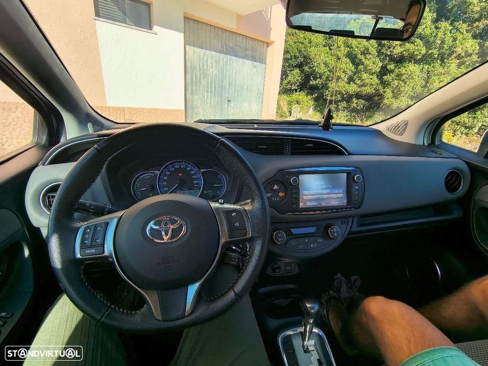 Toyota Yaris 1.5 HSD Comfort+P.Style - 10