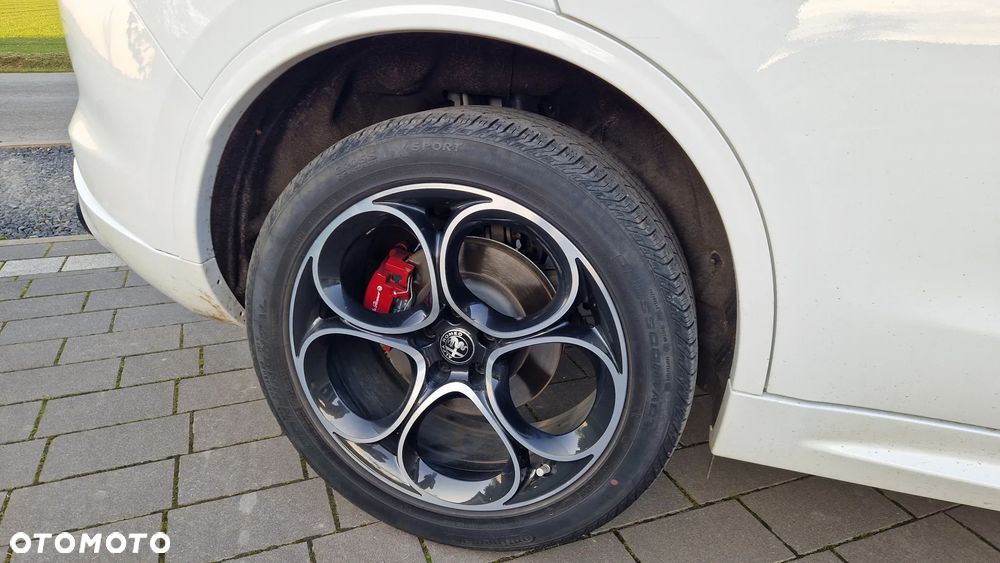 Alfa Romeo Stelvio 2.0 Turbo 16V AT8-Q4 Ti - 16