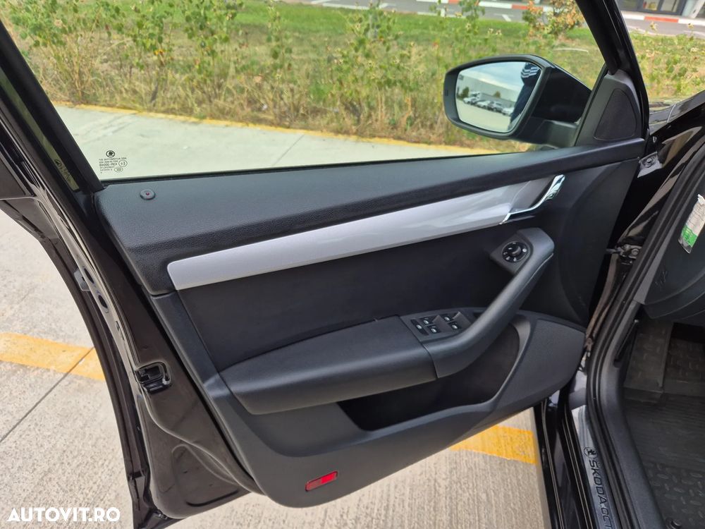 Skoda Octavia Combi 2.0 TDI RS - 26