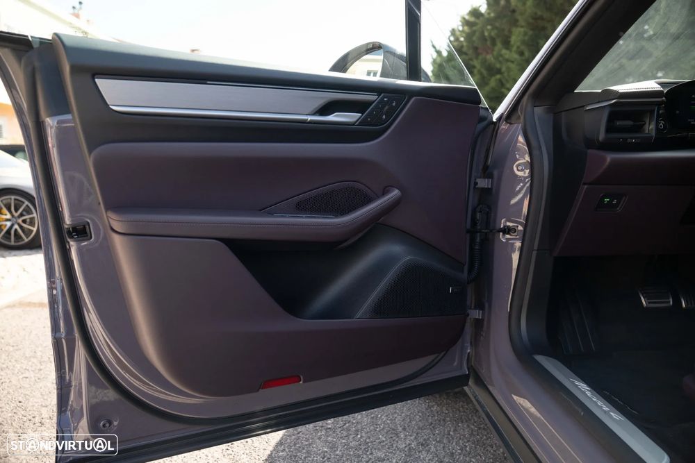 Porsche Macan Electric 4 - 19