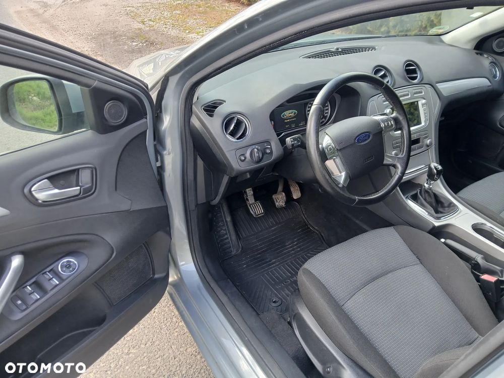 Ford Mondeo 2.5 Titanium - 17