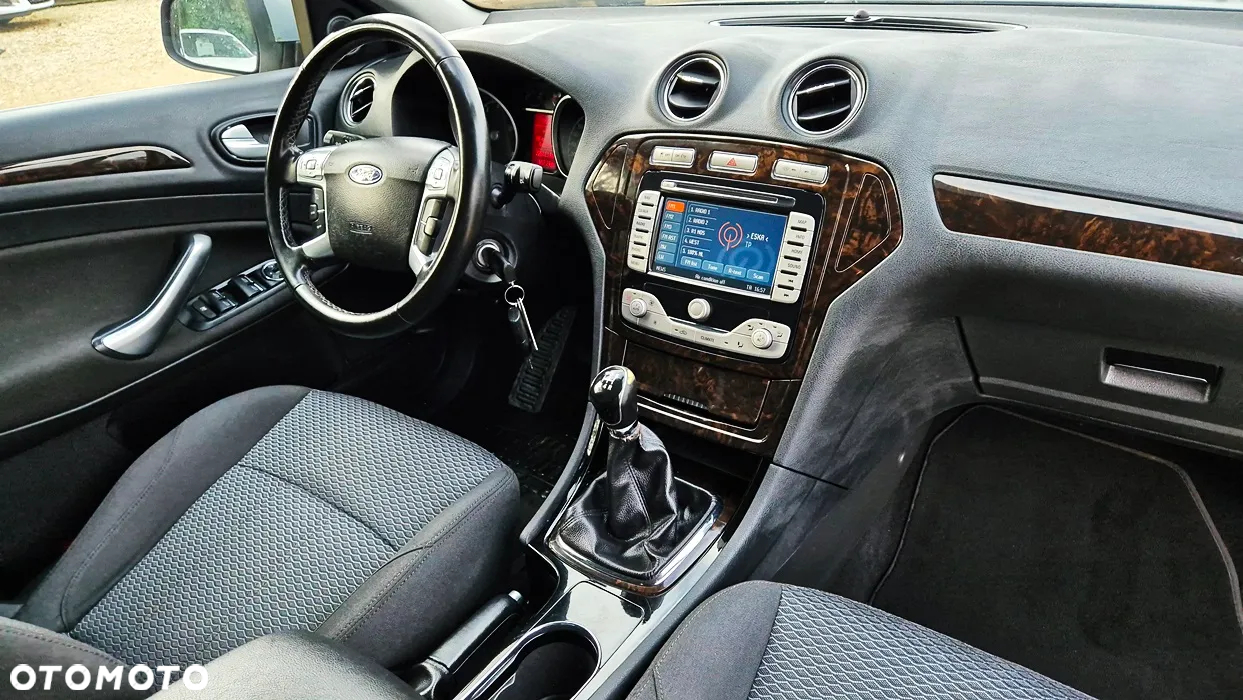 Ford Mondeo - 36