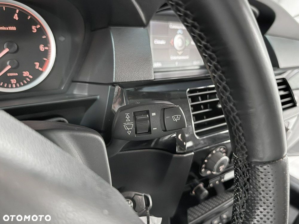 BMW Seria 5 520i - 31