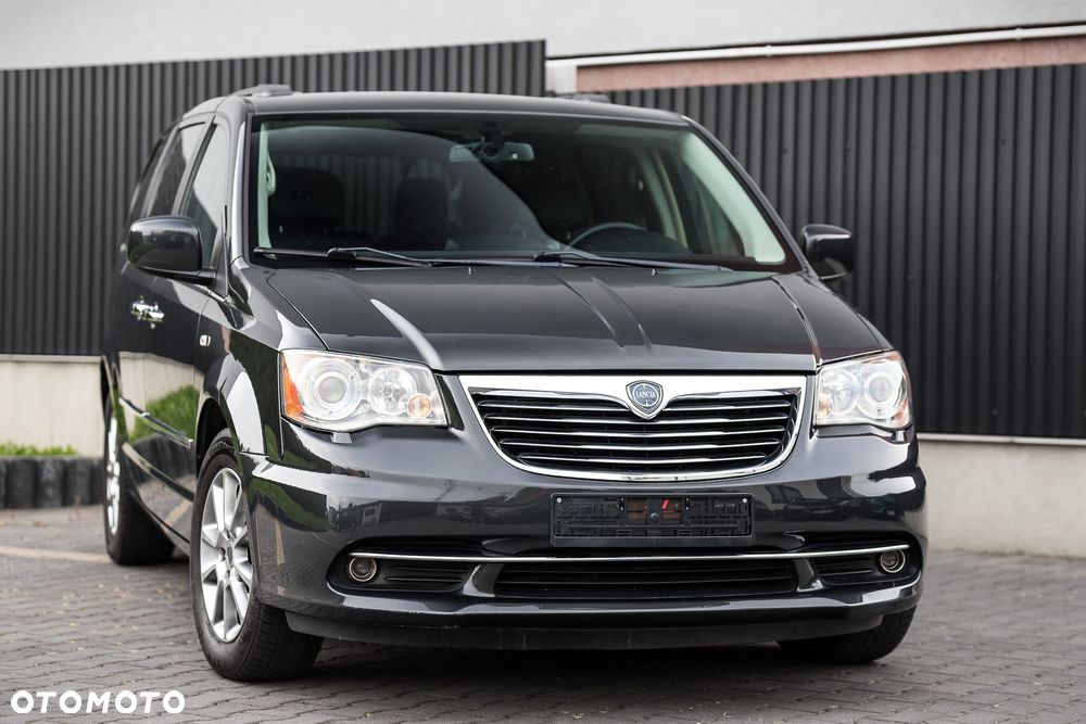 Lancia Voyager - 11