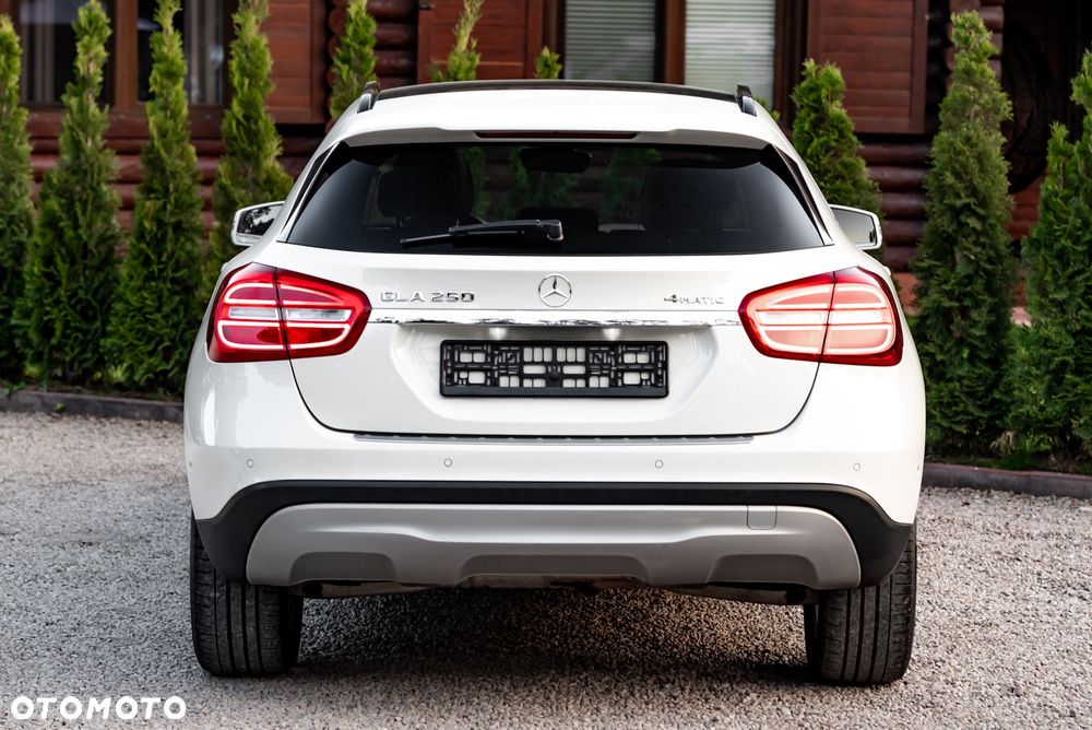 Mercedes-Benz GLA 250 4-Matic - 12