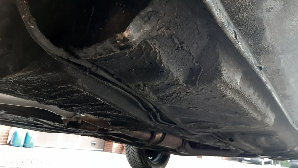 Volkswagen Passat 1.8 GL - 34