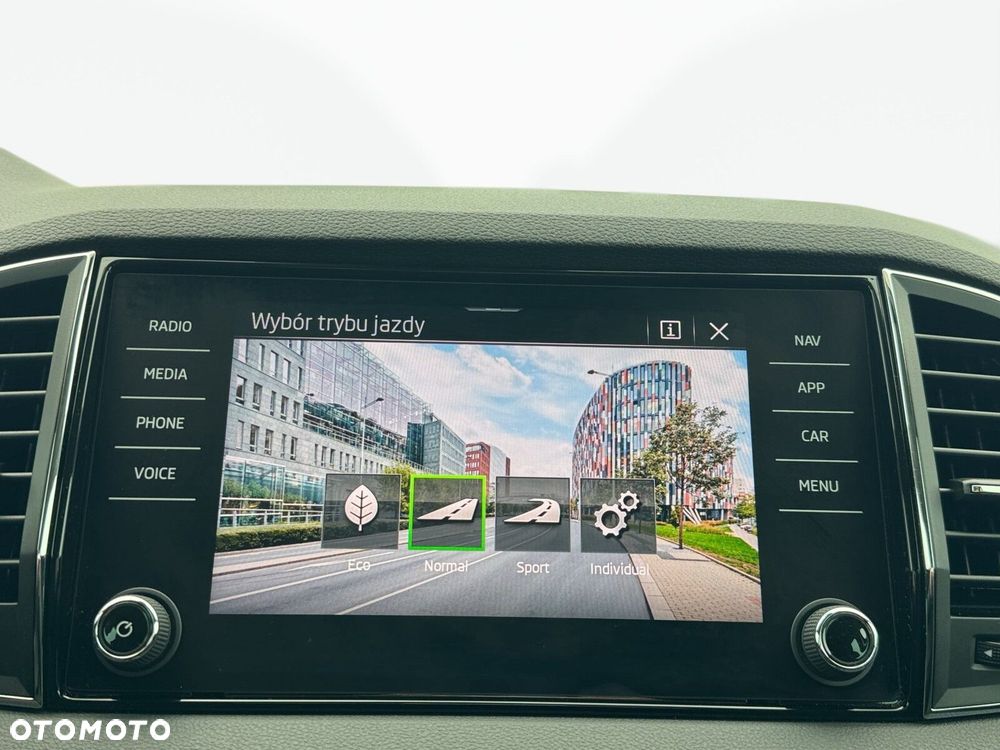Skoda Karoq 1.5 TSI ACT Selection DSG - 23