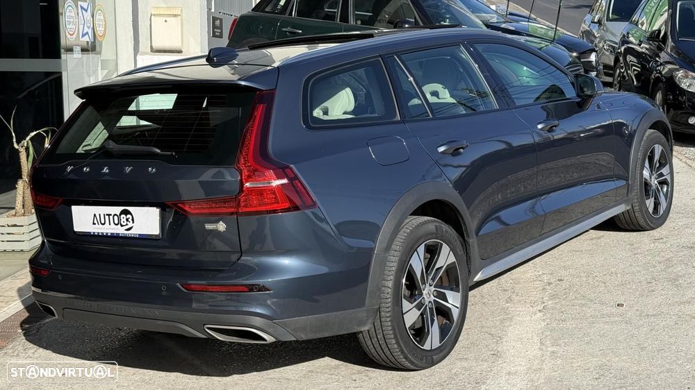 Volvo V60 Cross Country 2.5 T5 Momentum AWD - 6
