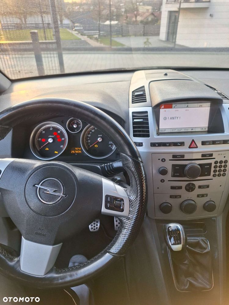 Opel Zafira - 10