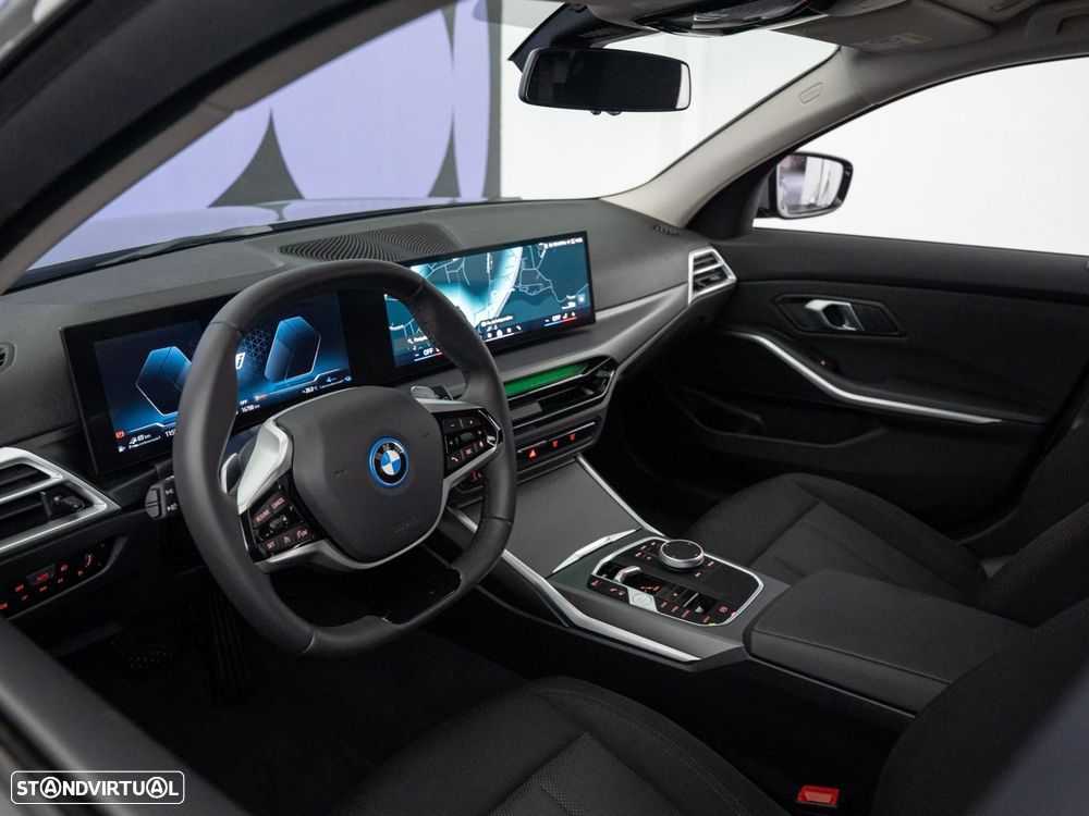 BMW 330 e Auto - 16