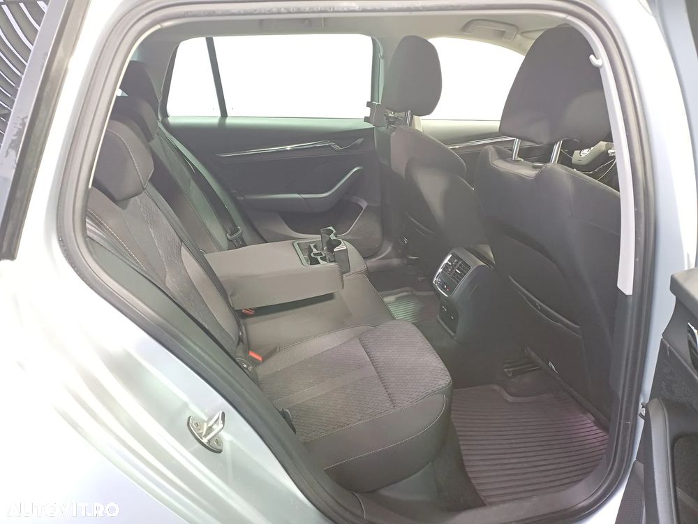 Skoda Octavia 2.0 TDI DSG Style - 30