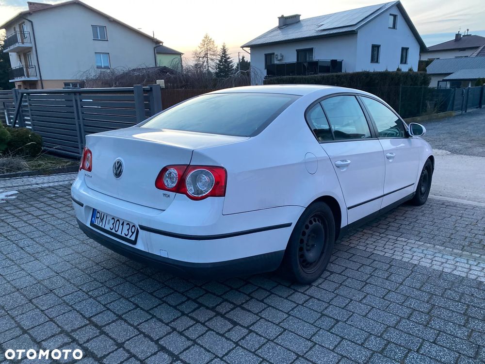 Volkswagen Passat 1.9 TDI Individual - 4