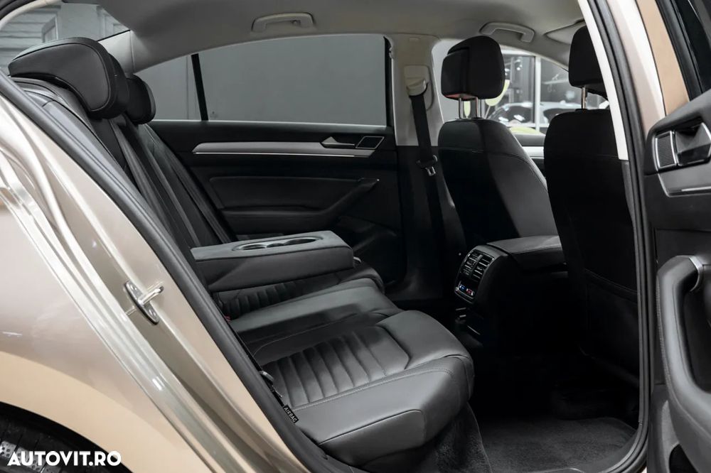 Volkswagen Passat 2.0 TDI SCR (BlueMotion Tech) 4Motion D Highline - 25