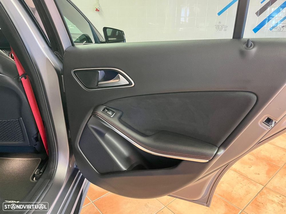 Mercedes-Benz A 45 AMG 4Matic Speedshift 7G-DCT - 38