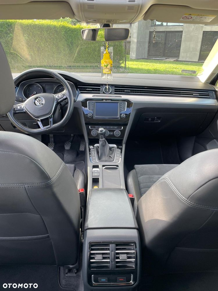 Volkswagen Passat 2.0 TDI (BlueMotion Technology) Highline - 23